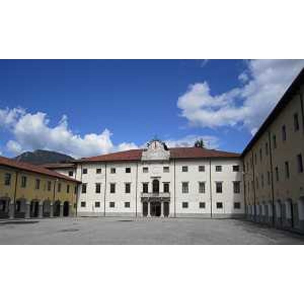 La caserma Cantore a Tolmezzo - La caserma Cantore a Tolmezzo 