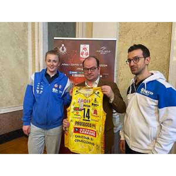 Il vicegovernatore della Regione Mario Anzil con allenatore e capitano dell'Imoco volley Conegliano - Il vicegovernatore della Regione Mario Anzil con allenatore e capitano dell'Imoco volley Conegliano