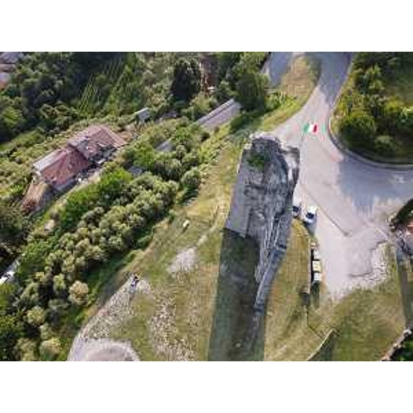 Un vista del Castellacio a Coja di Tarcento - Un vista del Castellacio a Coja di Tarcento 