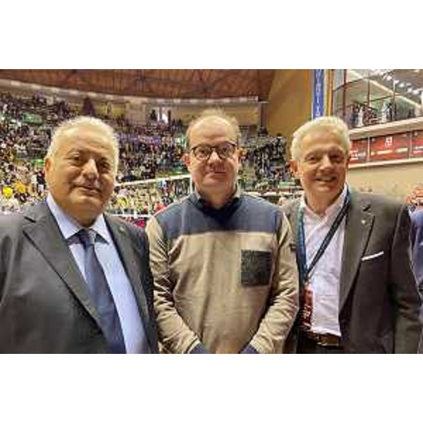 Da sinistra: il presidente nazionale della Fipav Giuseppe Manfredi, il vicegovernatore Mario Anzil e il presidente dalla Fipav Fvg Alessandro Michelli - Da sinistra: il presidente nazionale della Fipav Giuseppe Manfredi, il vicegovernatore Mario Anzil e il presidente dalla Fipav Fvg Alessandro Michelli