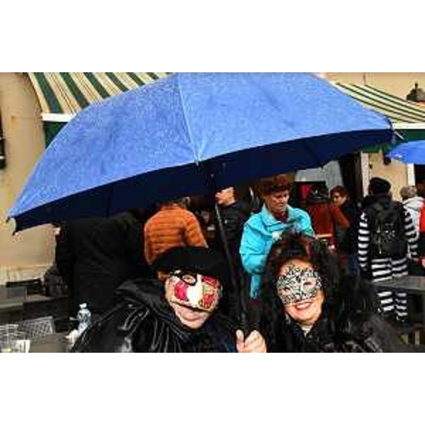 Due mascherine muggesane. - Due mascherine muggesane.