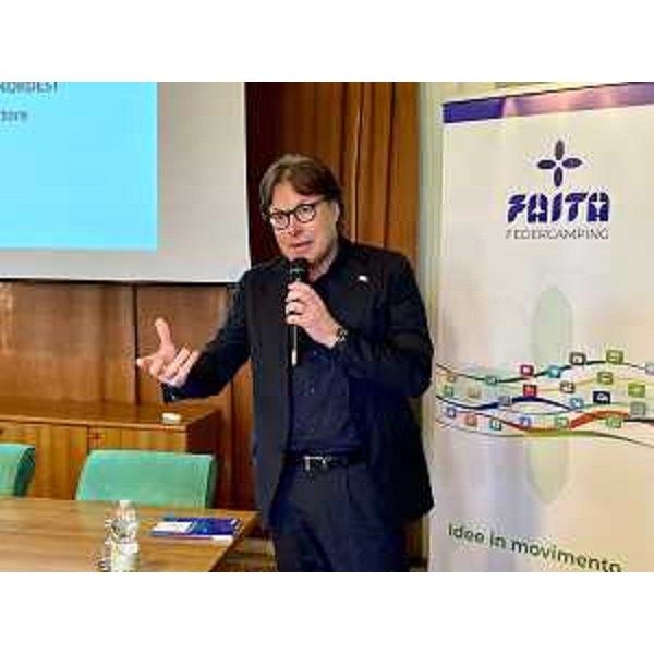 L'assessore regionale alle Attività produttive e Turismo Sergio Emidio Bini al convegno "Il turismo all'aria aperta nel Nordest", organizzato dall'Associazione interregionale Veneto e Friuli Venezia Giulia delle strutture turistico ricettive all'aria aperta (Faita Nordest) - L'assessore regionale alle Attività produttive e Turismo Sergio Emidio Bini al convegno "Il turismo all'aria aperta nel Nordest", organizzato dall'Associazione interregionale Veneto e Friuli Venezia Giulia delle strutture turistico ricettive all'aria aperta (Faita Nordest)
