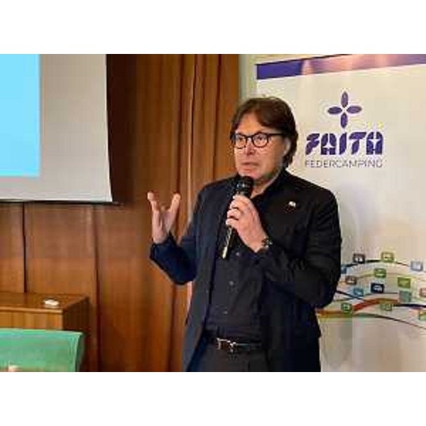 L'assessore regionale alle Attività produttive e Turismo Sergio Emidio Bini al convegno "Il turismo all'aria aperta nel Nordest", organizzato dall'Associazione interregionale Veneto e Friuli Venezia Giulia delle strutture turistico ricettive all'aria aperta (Faita Nordest) - L'assessore regionale alle Attività produttive e Turismo Sergio Emidio Bini al convegno "Il turismo all'aria aperta nel Nordest", organizzato dall'Associazione interregionale Veneto e Friuli Venezia Giulia delle strutture turistico ricettive all'aria aperta (Faita Nordest)