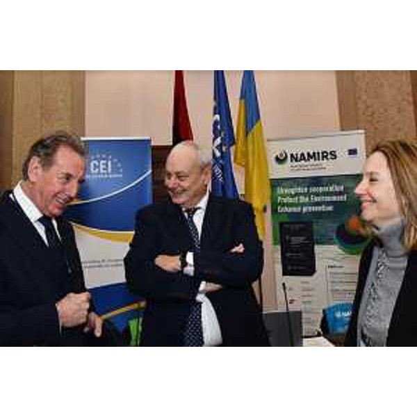 L'assessore Fabio Scoccimarro insieme al segretario generale dell'Iniziativa centroeuropea Roberto Antonione e all'assessore alle Politiche della sicurezza del Comune di Trieste Caterina de Gavardo. - L'assessore Fabio Scoccimarro insieme al segretario generale dell'Iniziativa centroeuropea Roberto Antonione e all'assessore alle Politiche della sicurezza del Comune di Trieste Caterina de Gavardo.