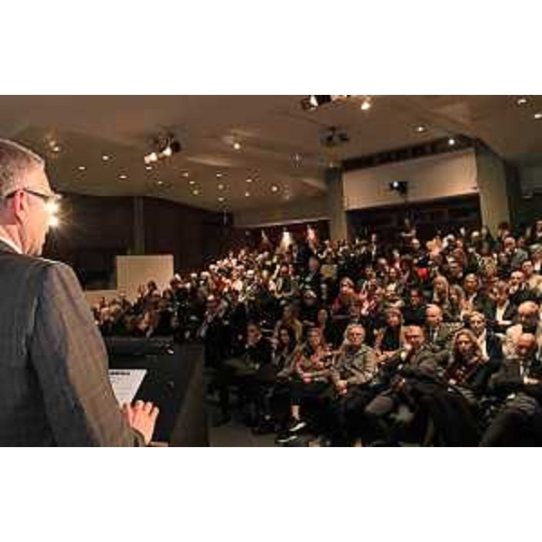 Lassessore regionale alle Autonomie locali e lingue minoritarie Pierpaolo Roberti in occasione dellinaugurazione della mostra dedicata a Van Gogh, allestita al Museo Revoltella di Trieste - Lassessore regionale alle Autonomie locali e lingue minoritarie Pierpaolo Roberti in occasione dellinaugurazione della mostra dedicata a Van Gogh, allestita al Museo Revoltella di Trieste