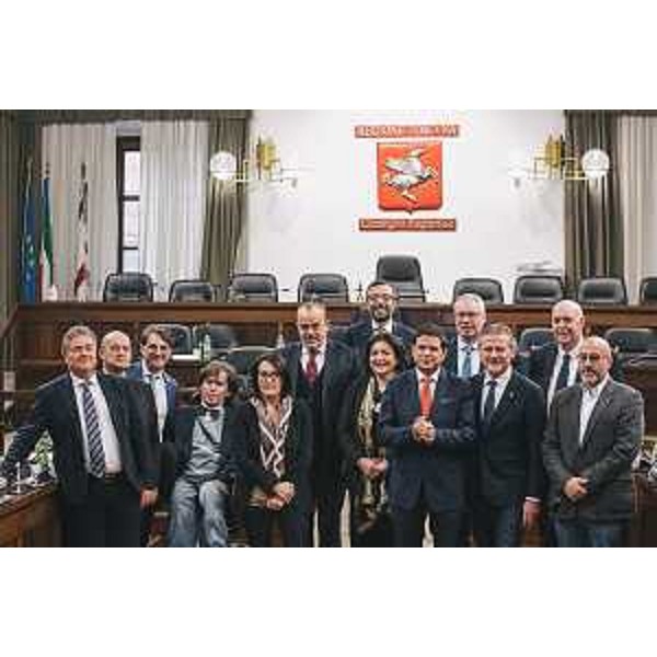 La foto di gruppo dei presidenti al termine dell'assemblea plenaria: Mauro Bordin è il quarto da destra - La foto di gruppo dei presidenti al termine dell'assemblea plenaria: Mauro Bordin è il quarto da destra