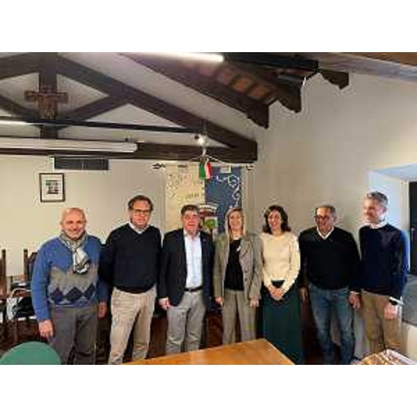 L'assessore Cristina Amirante, al centro, con alcuni dei componenti dell'Amministrazione comunale di Pavia di Udine. - L'assessore Cristina Amirante, al centro, con alcuni dei componenti dell'Amministrazione comunale di Pavia di Udine.