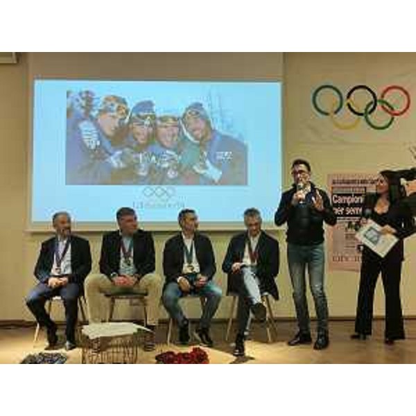 L'intervento del vicepresidente del Consiglio regionale, Stefano Mazzolini, durante la celebrazione per i 30 anni della staffetta d'oro del fondo a Lillehammer 94 - L'intervento del vicepresidente del Consiglio regionale, Stefano Mazzolini, durante la celebrazione per i 30 anni della staffetta d'oro del fondo a Lillehammer 94