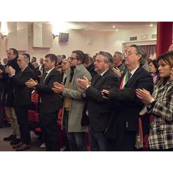 Diego Bernardis (Fp), terzo da dx, alla manifestazione dei donatori di sangue - Diego Bernardis (Fp), terzo da dx, alla manifestazione dei donatori di sangue