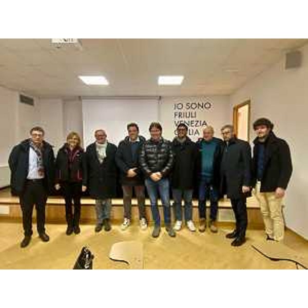Foto di gruppo al termine della presentazione dei dati all'infopoiont di PromoturismoFvg a Piancavallo - Foto di gruppo al termine della presentazione dei dati all'infopoiont di PromoturismoFvg a Piancavallo
