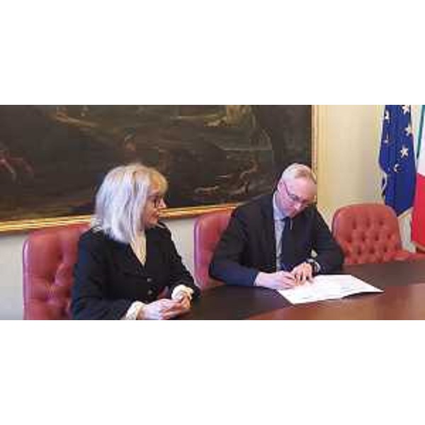 La firma del protocollo da parte di Mauro Bordin - La firma del protocollo da parte di Mauro Bordin