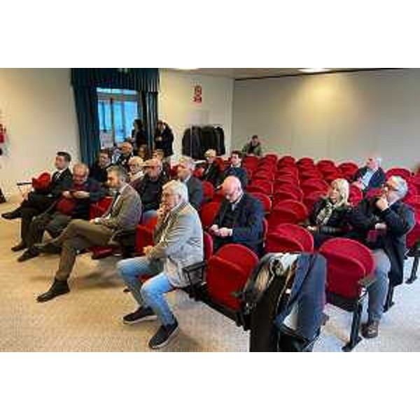 I sindaci e rappresentanti delle amministrazioni comunali presenti all'incontro svoltosi a San Vito al Tagliamento nella sede del Centro direzionale del Consorzio Ponte Rosso - I sindaci e rappresentanti delle amministrazioni comunali presenti all'incontro svoltosi a San Vito al Tagliamento nella sede del Centro direzionale del Consorzio Ponte Rosso