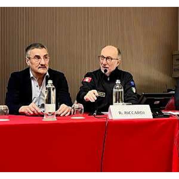 L'assessore regionale alla Salute, Riccardo Riccardi con Roberto Petri direttore di Chirurgia generale ospedale Santa Maria della Misericordia a Udine. - L'assessore regionale alla Salute, Riccardo Riccardi con Roberto Petri direttore di Chirurgia generale ospedale Santa Maria della Misericordia a Udine.