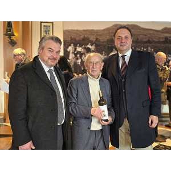 Da sinistra Diego Bernardis (Fp), il presidente Anffas, Mario Brancati, e il sindaco di Cormons, Roberto Felcaro - Da sinistra Diego Bernardis (Fp), il presidente Anffas, Mario Brancati, e il sindaco di Cormons, Roberto Felcaro