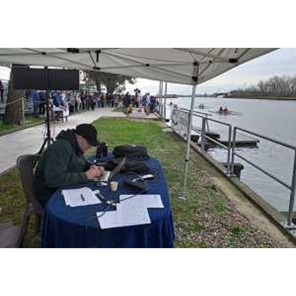 Un momento delle gare di canottaggio presso la società Canoa San Giorgio - Un momento delle gare di canottaggio presso la società Canoa San Giorgio