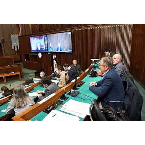 Un'altra immagine della seduta consiliare, con le audizioni sul fotovoltaico - Un'altra immagine della seduta consiliare, con le audizioni sul fotovoltaico