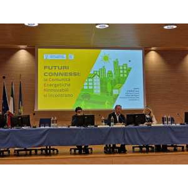 Um momento del convegno sulle Comunità energetiche organizzato dalla Regione al quale ha partecipato l'assessore Fabio Scoccimarro. - Um momento del convegno sulle Comunità energetiche organizzato dalla Regione al quale ha partecipato l'assessore Fabio Scoccimarro.