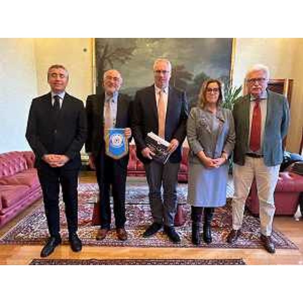 La foto di gruppo al termine dell'incontro: da sinistra Marco Toncelli, Giorgio Perini, il presidente Bordin, Pamela Rabaccio e Dario Locchi - La foto di gruppo al termine dell'incontro: da sinistra Marco Toncelli, Giorgio Perini, il presidente Bordin, Pamela Rabaccio e Dario Locchi