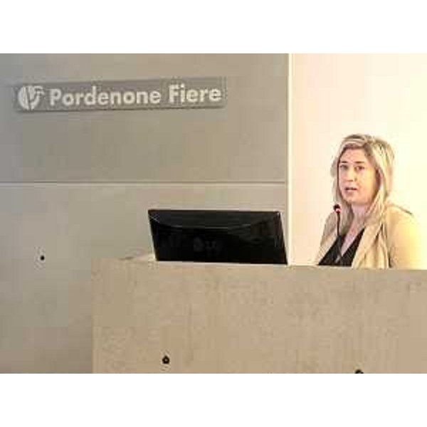 L'assessore regionale Cristina Amirante durante il suo intervento nel corso del seminario tenutosi in Fiera a Pordenone - L'assessore regionale Cristina Amirante durante il suo intervento nel corso del seminario tenutosi in Fiera a Pordenone