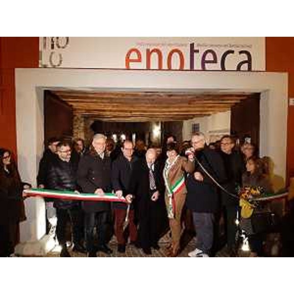 Il taglio del nastro della 75^ Festa regionale del vino Friulano di Bertiolo. - Il taglio del nastro della 75^ Festa regionale del vino Friulano di Bertiolo.