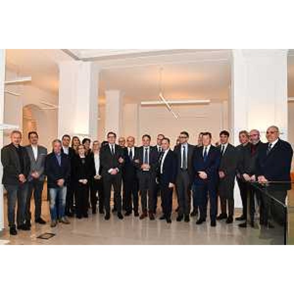 Le autorità istituzionali presenti alla firma dell'accordo - Le autorità istituzionali presenti alla firma dell'accordo 