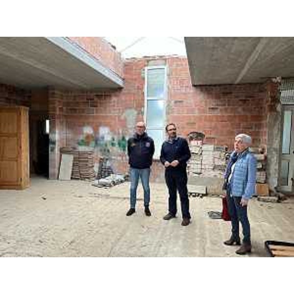 Sopralluogo dell'edificio adiacente all'immobile esistente. - Sopralluogo dell'edificio adiacente all'immobile esistente.