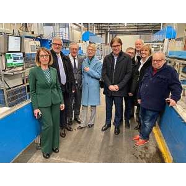 Lassessore regionale alle Attività produttive Sergio Emidio Bini e la presidente di Friulia Federica Seganti nel corso della visita allazienda Fama che opera a Orcenico di Zoppola. - Lassessore regionale alle Attività produttive Sergio Emidio Bini e la presidente di Friulia Federica Seganti nel corso della visita allazienda Fama che opera a Orcenico di Zoppola.