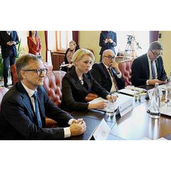 Da sx, il deputato rappresentante della minoranza italiana in parlamento sloveno Felice Ziza, la presidente dell'Assemblea nazionale slovena, Urska Klakocar Zupancic, l'ambasciatore sloveno in Italia, Matjaz Longar, e il console generale sloveno a Trieste, Gregor Suc - Da sx, il deputato rappresentante della minoranza italiana in parlamento sloveno Felice Ziza, la presidente dell'Assemblea nazionale slovena, Urska Klakocar Zupancic, l'ambasciatore sloveno in Italia, Matjaz Longar, e il console generale sloveno a Trieste, Gregor Suc
