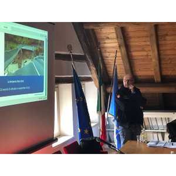 L'assessore regionale Riccardo Riccardi alla presentazione del progetto di consolidamento del ponte sul torrente Degano - L'assessore regionale Riccardo Riccardi alla presentazione del progetto di consolidamento del ponte sul torrente Degano