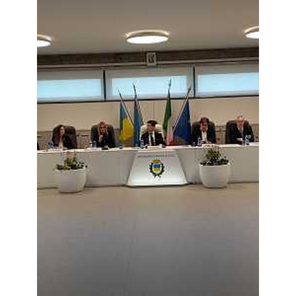 Da sinistra il presidente del Consiglio Mauro Bordin, l'assessore alle Attività produttive Sergio Bini, il presidente della II Commissione Markus Maurmair, (Lega) la sindaca di Lignano Laura Giorgi e la vicepresidente di Commissione Maddalena Spagnolo (Lega). - Da sinistra il presidente del Consiglio Mauro Bordin, l'assessore alle Attività produttive Sergio Bini, il presidente della II Commissione Markus Maurmair, (Lega) la sindaca di Lignano Laura Giorgi e la vicepresidente di Commissione Maddalena Spagnolo (Lega). 