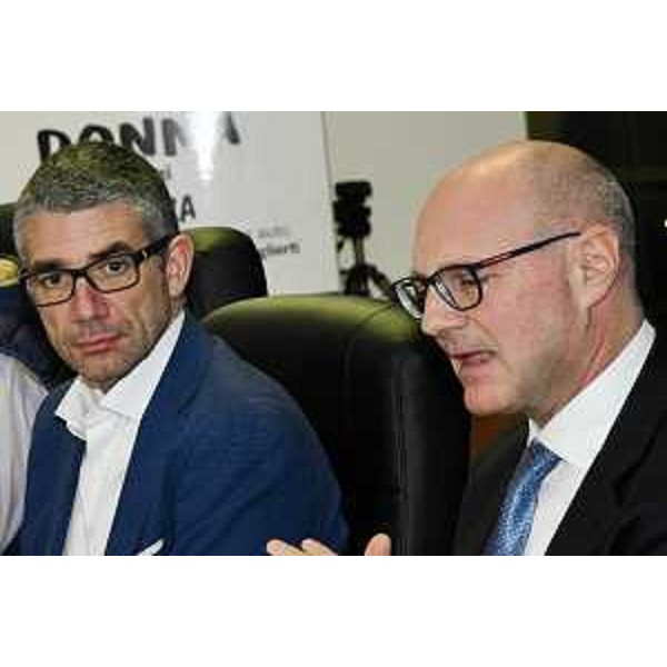 L'assessore regionale Roberti, a sinistra, con il prefetto di Pordenone Natalino Domenico Manno. - L'assessore regionale Roberti, a sinistra, con il prefetto di Pordenone Natalino Domenico Manno.