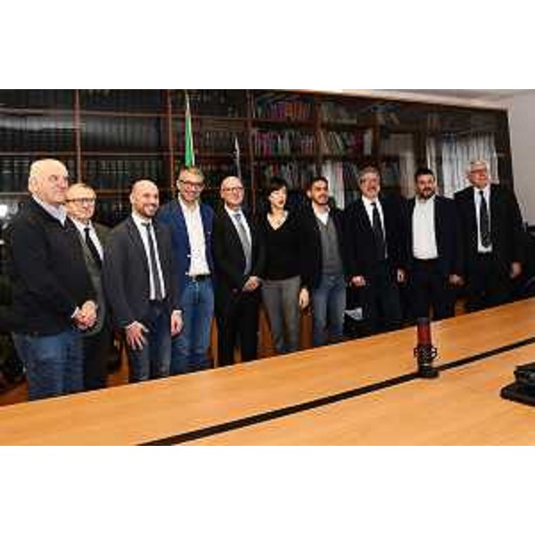 Un momento dell'incontro in Prefettura al quale hanno partecipato i sindaci dei Comuni attraversati dalla strada regionale 177 Cimpello Sequals. - Un momento dell'incontro in Prefettura al quale hanno partecipato i sindaci dei Comuni attraversati dalla strada regionale 177 Cimpello Sequals.