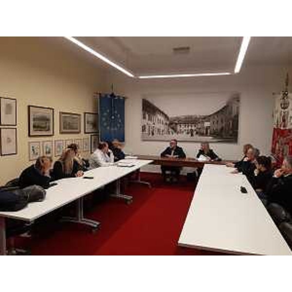 Lassessore regionale a Infrastrutture e territorio Cristina Amirante alla presentazione dei progetti sulla viabilità a Medea - Lassessore regionale a Infrastrutture e territorio Cristina Amirante alla presentazione dei progetti sulla viabilità a Medea