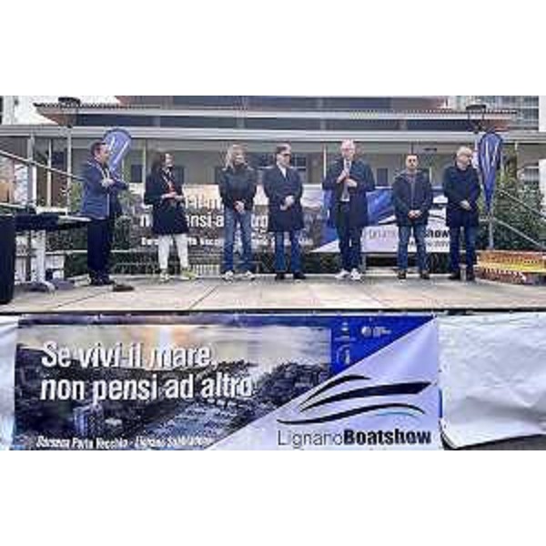 Mauro Bordin, presidente del Cr Fvg, inteviene sul palco a Lignano - Mauro Bordin, presidente del Cr Fvg, inteviene sul palco a Lignano