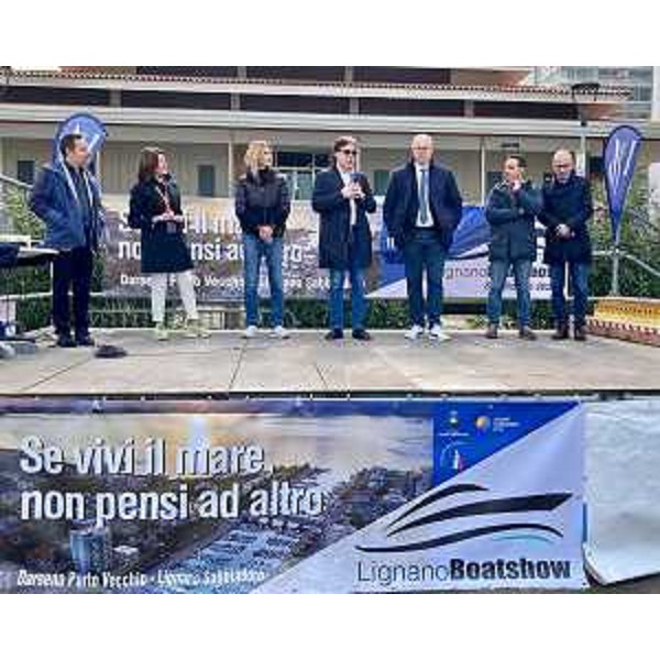 L'intervento dell'assessore Sergio Emidio Bini, al centro, durante l'apertura del Ligno Boat Show alla Darsena di Lignano Sabbiadoro. - L'intervento dell'assessore Sergio Emidio Bini, al centro, durante l'apertura del Ligno Boat Show alla Darsena di Lignano Sabbiadoro.
