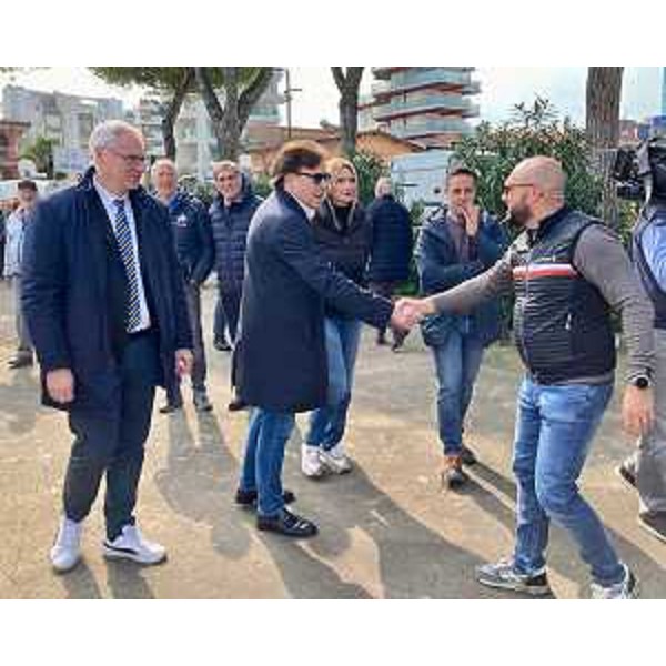 L'assessore regionale Sergio Emidio Bini durante la visita degli stand della manifestazione Lignano Boat Show. - L'assessore regionale Sergio Emidio Bini durante la visita degli stand della manifestazione Lignano Boat Show.