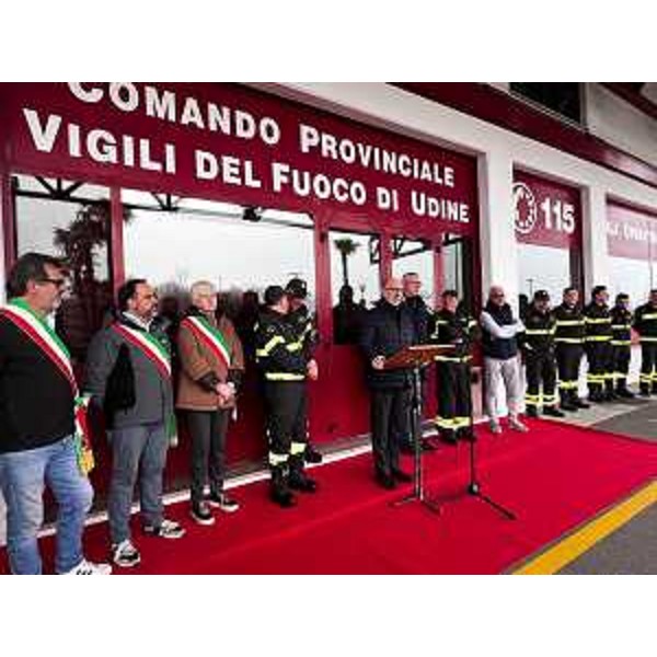 Riccardi interviene alla consegna dei mezzi nel Comando VVFF di Udine - Riccardi interviene alla consegna dei mezzi nel Comando VVFF di Udine 