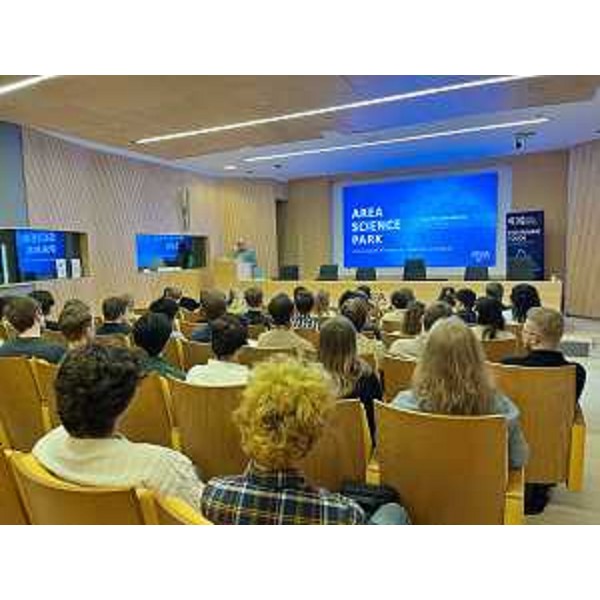 I cinquanta studenti della Norwegian University of Science and Technology di Trondheim, in Norvegia, in visita al Sis Fvg - I cinquanta studenti della Norwegian University of Science and Technology di Trondheim, in Norvegia, in visita al Sis Fvg