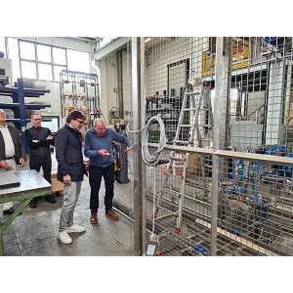 L'assessore alle Attività produttive Sergio Emidio Bini durante la visita ai reparti della Ermes Colussi di Casarsa, dove la multinazionale Usa Middleby ha previsto la costruzione di un Centro di innovazione e ricerca. - L'assessore alle Attività produttive Sergio Emidio Bini durante la visita ai reparti della Ermes Colussi di Casarsa, dove la multinazionale Usa Middleby ha previsto la costruzione di un Centro di innovazione e ricerca.