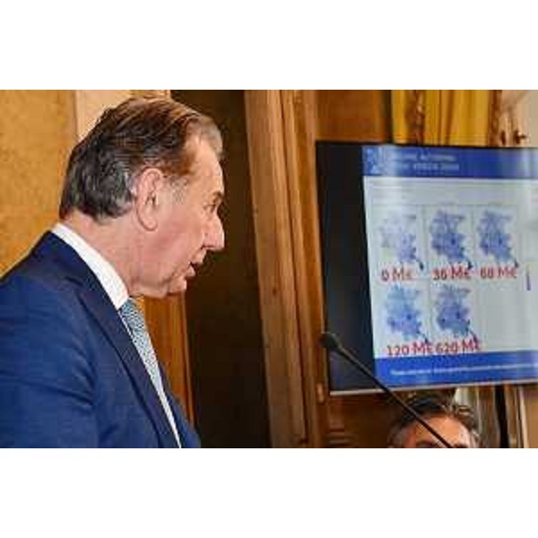 L'assessore Fabio Scoccimarro interviene nel corso della seconda giornata degli Stati Generali per lo sviluppo sostenibile dell'Alto Adriatico e dell'Europa centrale a Trieste. - L'assessore Fabio Scoccimarro interviene nel corso della seconda giornata degli Stati Generali per lo sviluppo sostenibile dell'Alto Adriatico e dell'Europa centrale a Trieste.