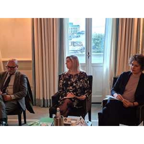 L'assessore regionale alle Infrastrutture e Trasporti Cristina Amirante (al centro) - L'assessore regionale alle Infrastrutture e Trasporti Cristina Amirante (al centro)