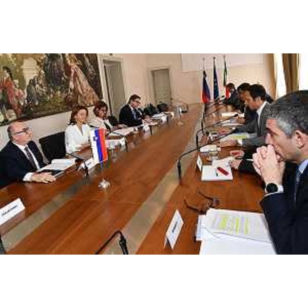 Un momento dell'incontro tra il governatore del Friuli Venezia Giulia Massimiliano Fedriga e il vice primo ministro e ministro degli Affari esteri della Slovenia Tanja Fajon. - Un momento dell'incontro tra il governatore del Friuli Venezia Giulia Massimiliano Fedriga e il vice primo ministro e ministro degli Affari esteri della Slovenia Tanja Fajon. 
