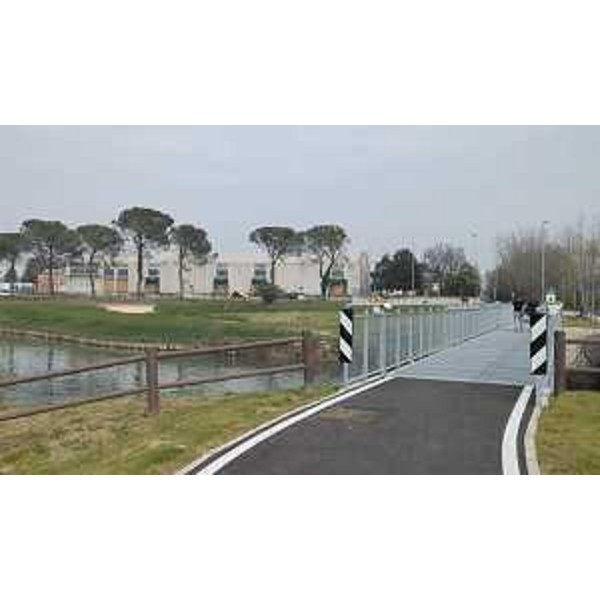 La nuova passerella ciclopedonale a Pasiano di Pordenone - La nuova passerella ciclopedonale a Pasiano di Pordenone 