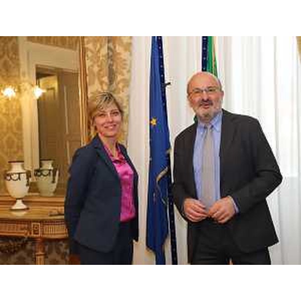 L'assessore Barbara Zilli con il prefetto Raffaele Ricciardi - L'assessore Barbara Zilli con il prefetto Raffaele Ricciardi