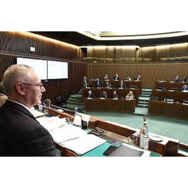 Il presidente del Consiglio regionale Mauro Bordin durante i lavori in Aula - Il presidente del Consiglio regionale Mauro Bordin durante i lavori in Aula
