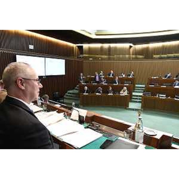 Il presidente del Cr Fvg, Mauro Bordin, durante la seduta - Il presidente del Cr Fvg, Mauro Bordin, durante la seduta