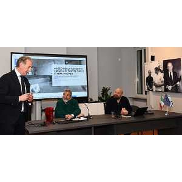 L'assessore regionale alla Difesa dell'ambiente, Fabio Scoccimarro, durante l'intervento al museo ebraico - L'assessore regionale alla Difesa dell'ambiente, Fabio Scoccimarro, durante l'intervento al museo ebraico