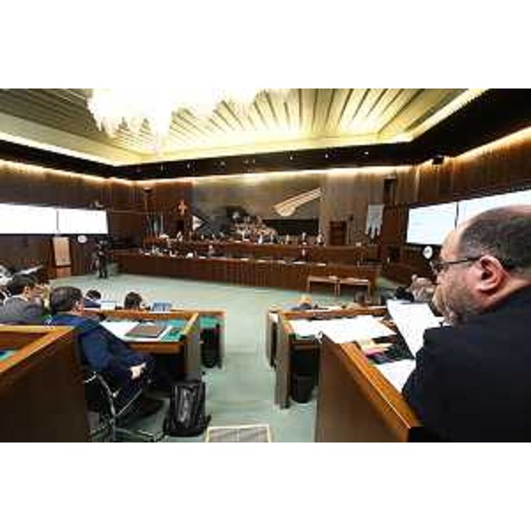 L'Aula, con in primo piano Diego Moretti (Pd), durante la discussione delle norme paesaggistiche - L'Aula, con in primo piano Diego Moretti (Pd), durante la discussione delle norme paesaggistiche