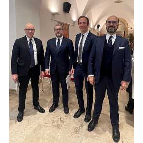 Il governatore del Friuli Venezia Giulia (secondo da destra) al termine della presentazione di "Selecting Italy" 2024 a Roma - Il governatore del Friuli Venezia Giulia (secondo da destra) al termine della presentazione di "Selecting Italy" 2024 a Roma