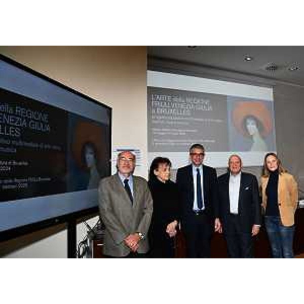 Al centro l'assessore regionale Pierpaolo Roberti, alla sua sinistra Loris Basso e l'assessore comunale Caterina De Gavardo; alla sua destra la curatrice Marianna Accerboni e Giorgio Pierini - Al centro l'assessore regionale Pierpaolo Roberti, alla sua sinistra Loris Basso e l'assessore comunale Caterina De Gavardo; alla sua destra la curatrice Marianna Accerboni e Giorgio Pierini